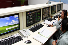 工作人員正在監(jiān)控運(yùn)行情況