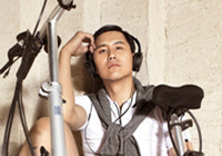 于曉光運(yùn)動(dòng)系寫真曝光 帥酷陽(yáng)光玩轉(zhuǎn)小輪車