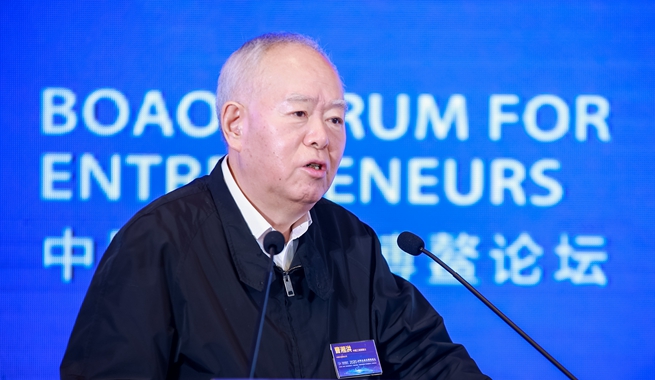 中國(guó)工程院院士，中國(guó)石油化工集團(tuán)有限公司原黨組成員、高級(jí)副總裁曹湘洪演講