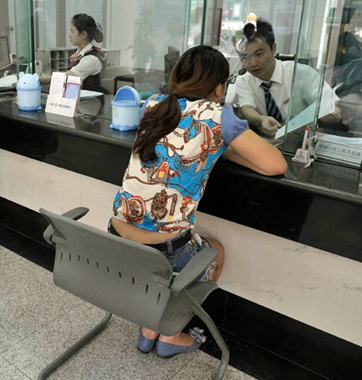 儲(chǔ)戶(hù)：提高風(fēng)險(xiǎn)意識(shí) 樹(shù)立安全觀