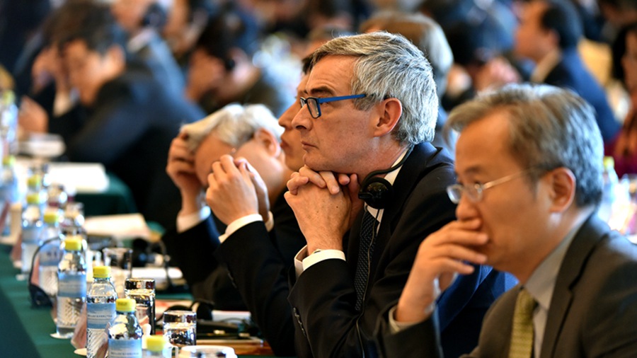 海外人士：多個(gè)領(lǐng)域跡象表明中國經(jīng)濟(jì)不會(huì)&ldquo;硬著陸&rdquo;