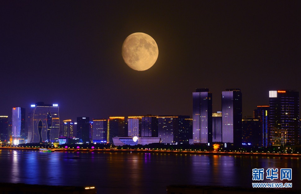 我站在陽臺(tái)拍風(fēng)景