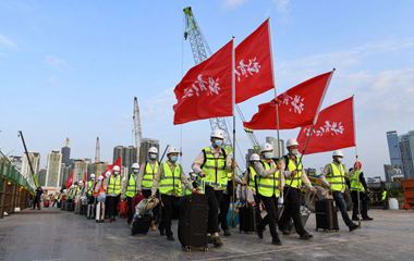 我在現(xiàn)場(chǎng)&middot;照片背后的故事｜援港60天，見證荒灘起方舟