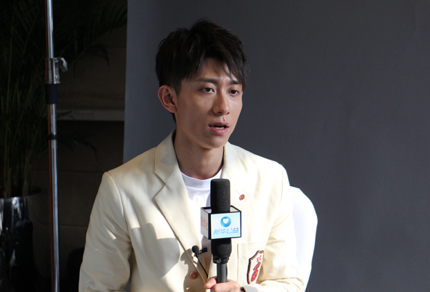 國有棟梁，大愛無疆；爾如嫩草，小愛芬芳。