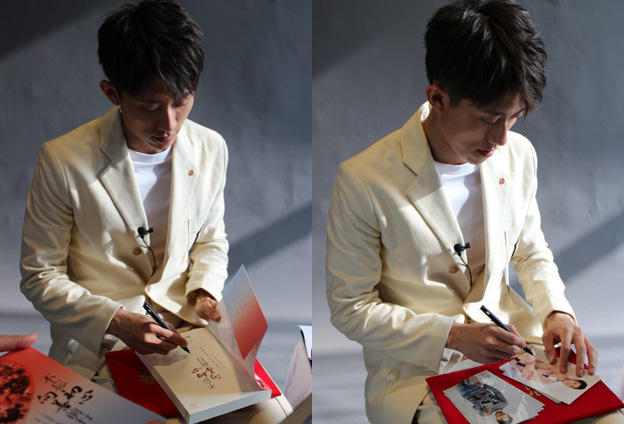 一個人最重要的素質(zhì)其實就是認(rèn)清自己，不管多么的成功，不要忘記自己的初心，這是最重要的。