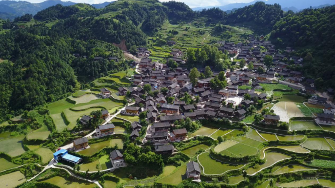 從貧困村到示范村，結(jié)對(duì)幫扶的&ldquo;龍?zhí)翗颖?rdquo;是如何煉成的