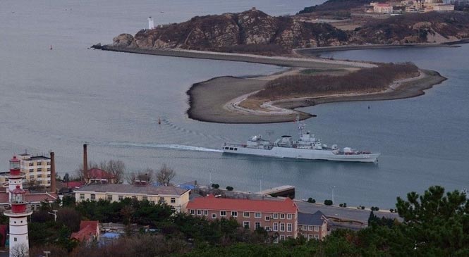 贊！網(wǎng)友俯拍解放軍旅順軍港