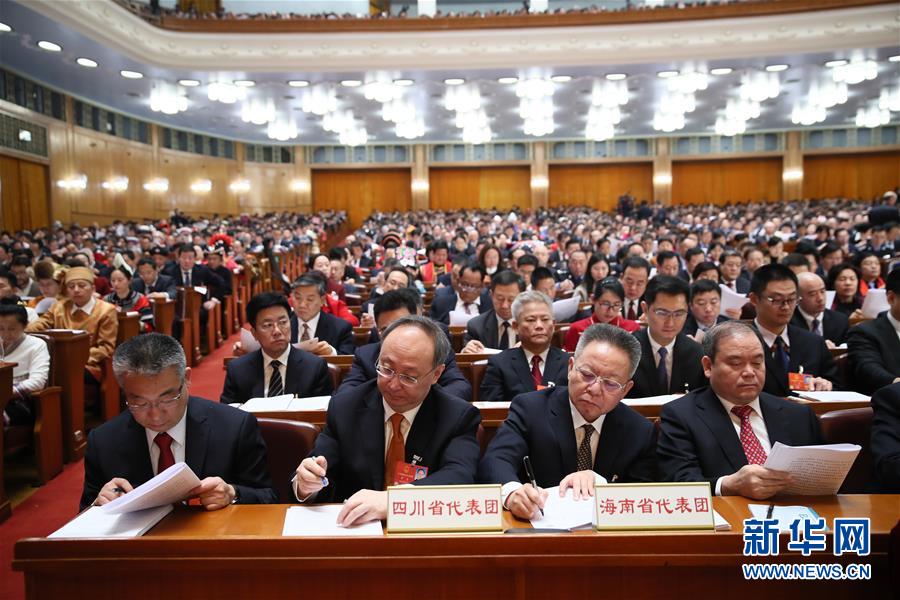 （兩會&middot;人大開幕）（3）共聚一堂