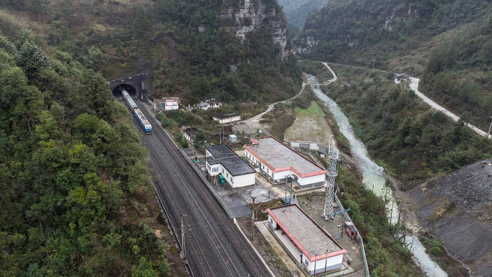 【顯影中國(guó)】春運(yùn)里的&ldquo;咽喉小站&rdquo;