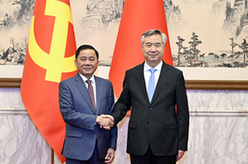 李希同越共中央政治局委員、中央書記處書記、中央檢查委員會(huì)主任陳錦繡舉行會(huì)談