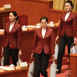 兩會(huì)會(huì)場使用老式暖瓶