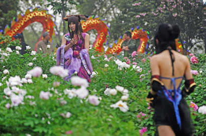 比女人還惹火 高校&ldquo;偽娘團&rdquo;高調相親