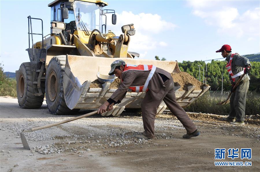 （十九大時光&middot;圖文互動）（5）變革不平凡　奮進(jìn)新時代&mdash;&mdash;來自基層蹲點現(xiàn)場的報道