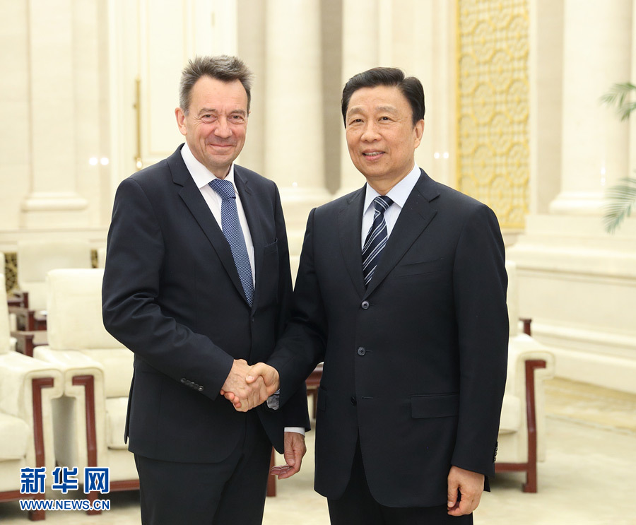 5月15日，國(guó)家副主席、中國(guó)紅十字會(huì)名譽(yù)會(huì)長(zhǎng)李源潮在北京會(huì)見(jiàn)來(lái)華出席&ldquo;一帶一路&rdquo;國(guó)際合作高峰論壇的紅十字國(guó)際委員會(huì)主席莫雷爾。新華社記者 王曄 攝