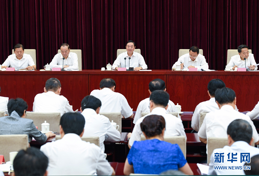 7月28日，中宣部在北京召開全國宣傳部長專題工作會(huì)議，學(xué)習(xí)貫徹習(xí)近平總書記在省部級(jí)主要領(lǐng)導(dǎo)干部專題研討班上的重要講話精神。中共中央政治局委員、中央書記處書記、中宣部部長劉奇葆出席會(huì)議并講話。新華社記者張領(lǐng)攝