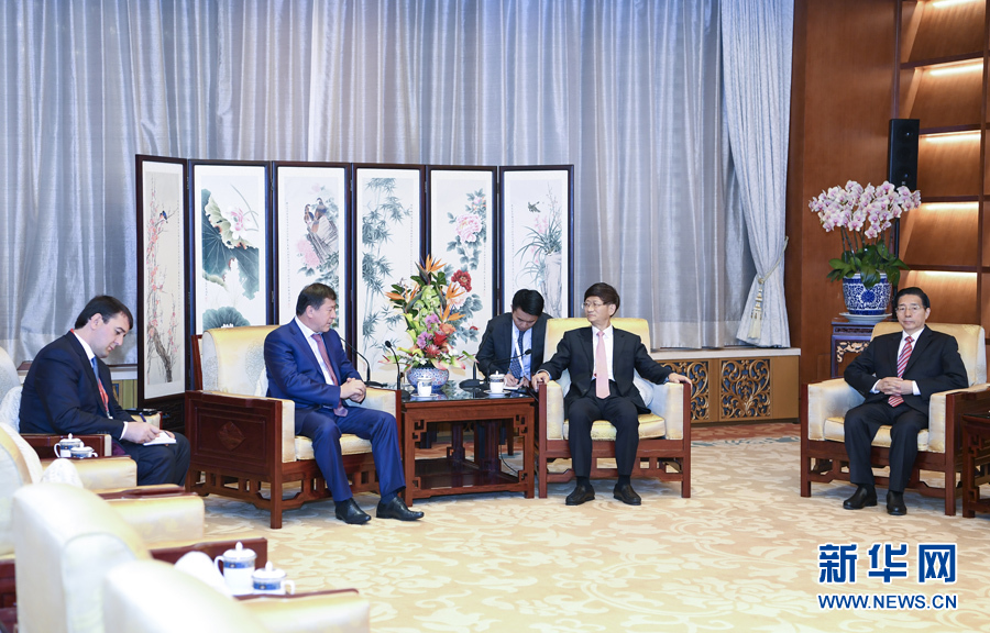 9月26日，中共中央政治局委員、中央政法委書記孟建柱在北京會見來華出席國際刑警組織第86屆全體大會的塔吉克斯坦內務部長拉希姆佐達。國務委員、公安部部長郭聲琨參加有關會見。新華社記者 張領 攝
