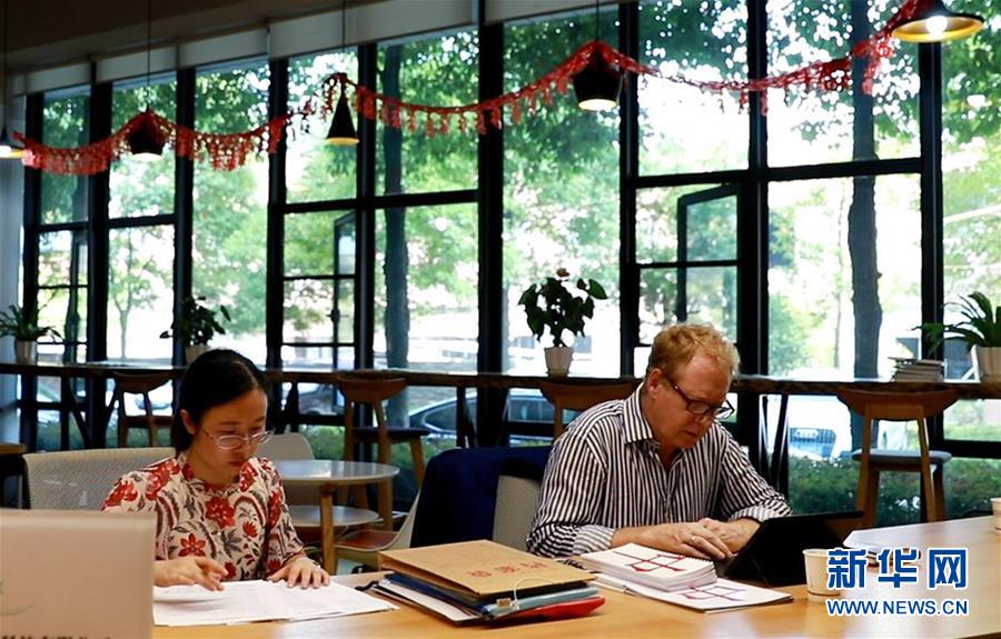 （十九大時(shí)光&middot;圖文互動(dòng)）（1）中國(guó)成就，世界矚目&mdash;&mdash;來自基層蹲點(diǎn)現(xiàn)場(chǎng)的報(bào)道