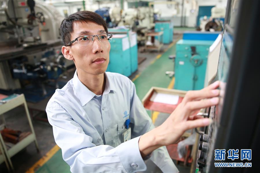 （圖文互動）（3）他用匠心守護(hù)飛機心臟&mdash;&mdash;記中國航發(fā)沈陽黎明航空發(fā)動機有限責(zé)任公司一線工人洪家光