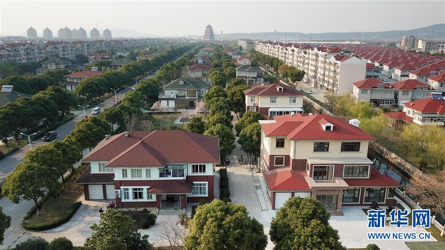 （慶祝改革開(kāi)放40周年基層行&middot;村莊篇&middot;圖文互動(dòng)）（3）&ldquo;第一村&rdquo;華西：住房、樓宇刻畫發(fā)展&ldquo;年輪&rdquo;