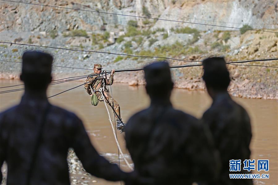 (向奉獻(xiàn)者致敬·圖文互動)(4)情注一纜通滇藏——記某信息通信基地四營五連連長翁春芳