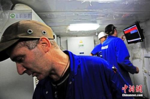 中國造船廠里的外籍員工。 李風(fēng) 攝