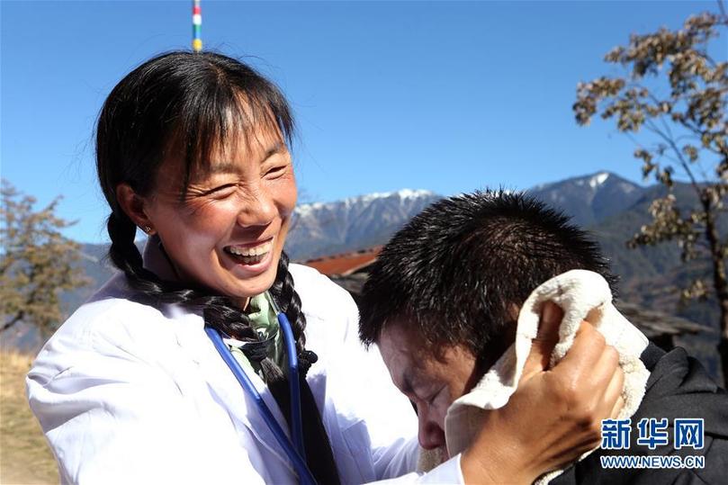 (新華全媒頭條·圖文互動(dòng))(6)大峽谷里的“背簍醫(yī)生”