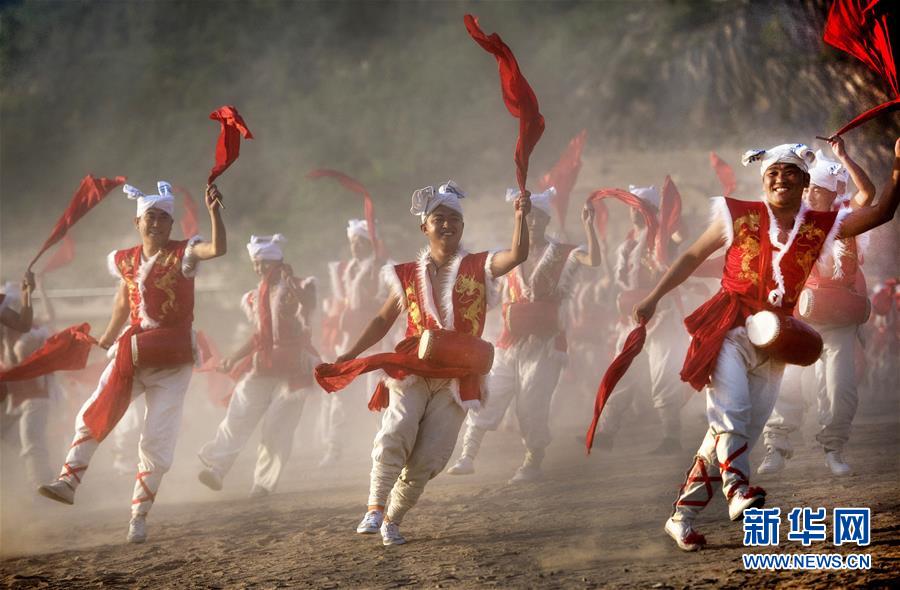 （新華全媒頭條&middot;迎接兩會(huì)特別報(bào)道&middot;圖文互動(dòng)）（7）奮進(jìn)，向著第一個(gè)百年奮斗目標(biāo)&mdash;&mdash;寫在2019年全國(guó)兩會(huì)召開之際