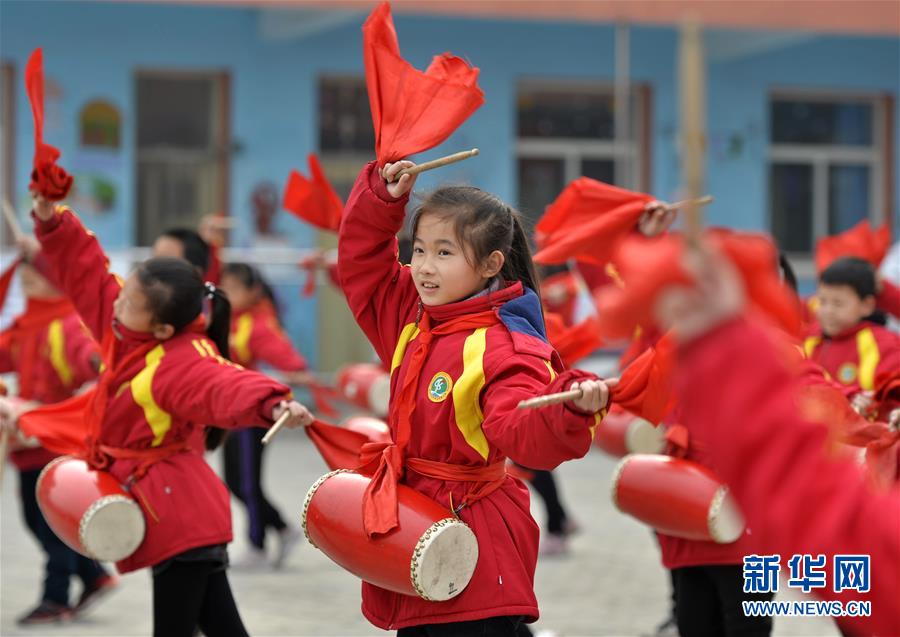 （新華全媒頭條&middot;兩會(huì)精神看落實(shí)&middot;圖文互動(dòng)）（5）把握時(shí)代脈搏　聆聽(tīng)時(shí)代聲音&mdash;&mdash;落實(shí)全國(guó)兩會(huì)精神堅(jiān)定文化自信述評(píng)