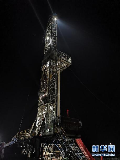 （走基層 聽民聲&middot;圖文互動(dòng)）（3）&ldquo;條件進(jìn)步了，好作風(fēng)沒變&rdquo;&mdash;&mdash;記者夜守大慶油田1205鉆井隊(duì)