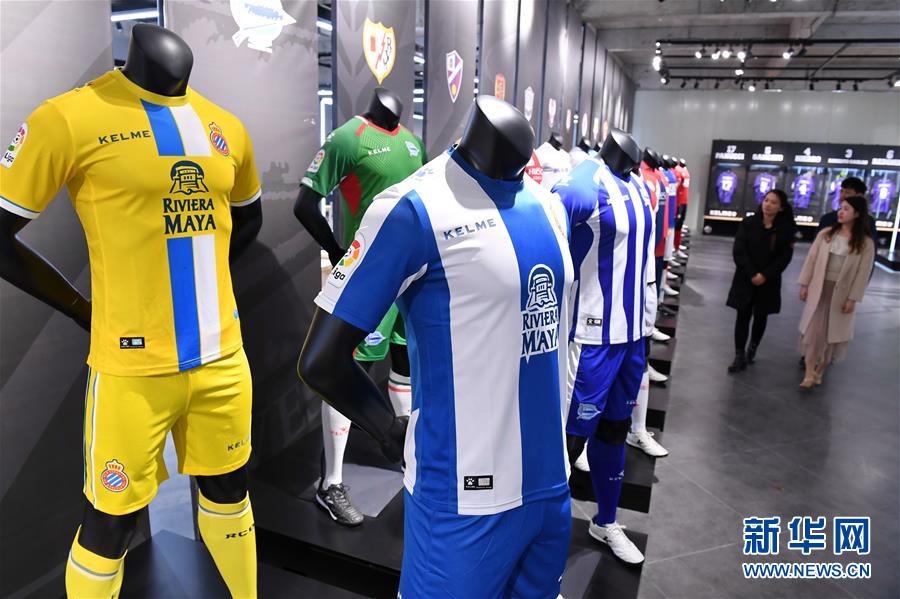 (在習(xí)近平新時(shí)代中國(guó)特色社會(huì)主義思想指引下——新時(shí)代新作為新篇章·圖文互動(dòng))(2)國(guó)際范兒·科技范兒·綠色范兒——傳統(tǒng)制造業(yè)嶄露“新面孔”