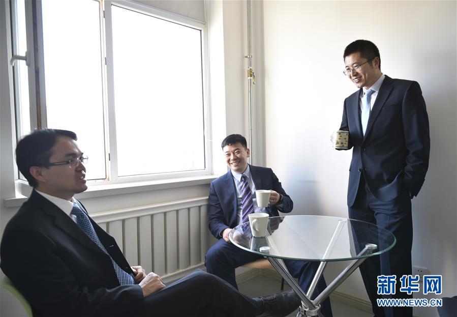 (愛國(guó)情 奮斗者·圖文互動(dòng))(2)擁抱“中國(guó)機(jī)遇” 實(shí)現(xiàn)人生價(jià)值——三博士歸國(guó)創(chuàng)業(yè)記