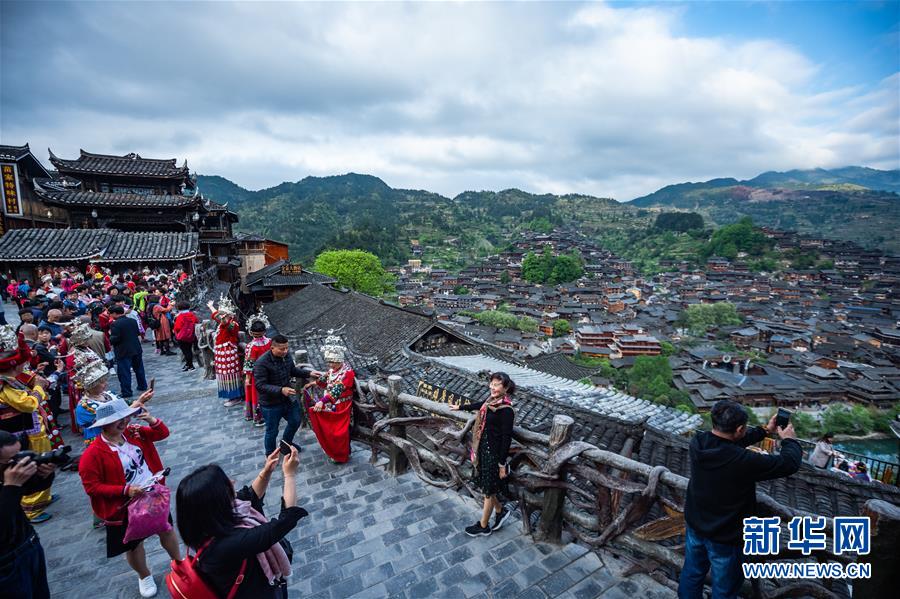 (壯麗70年·奮斗新時(shí)代——共和國發(fā)展成就巡禮·圖文互動(dòng))(9)多彩貴州闖新路