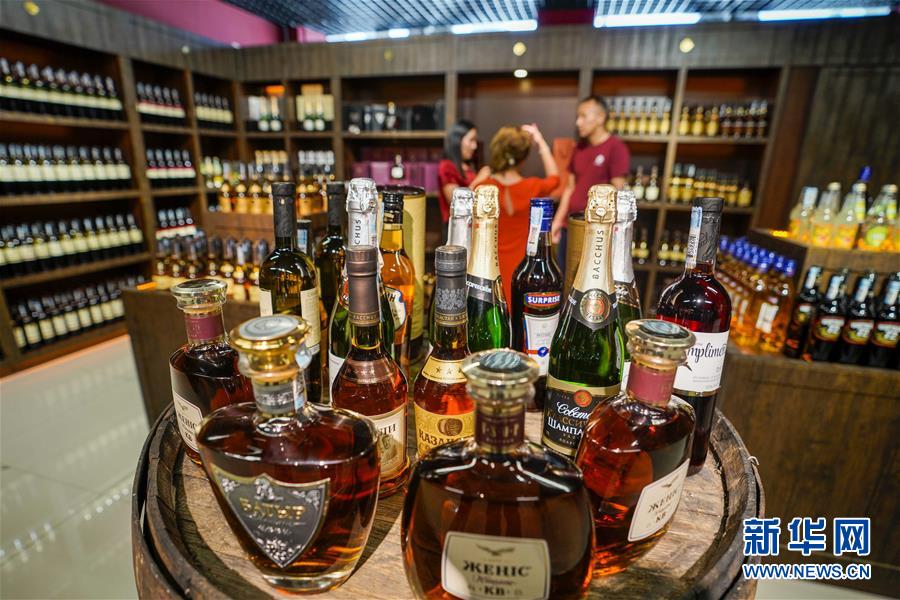 （在習(xí)近平新時(shí)代中國特色社會(huì)主義思想指引下&mdash;&mdash;新時(shí)代新作為新篇章&middot;總書記關(guān)切開放事&middot;圖文互動(dòng)）（4）開放，讓迢迢邊關(guān)擁有穩(wěn)穩(wěn)幸福&mdash;&mdash;來自內(nèi)陸沿邊開放小城的故事