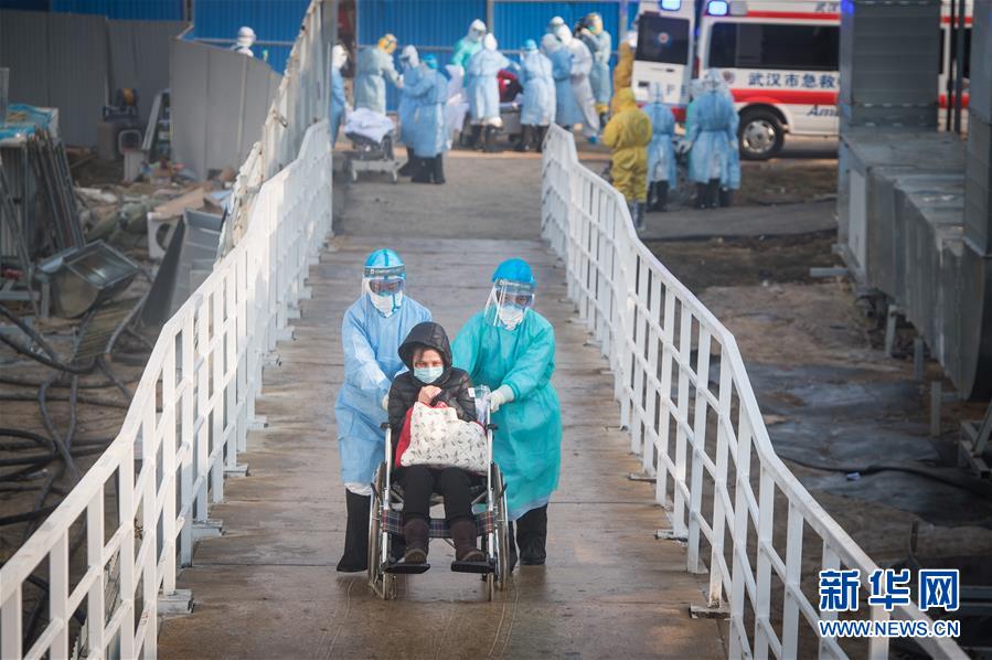 (聚焦疫情防控)(3)武漢火神山醫(yī)院開(kāi)始收治新型冠狀病毒感染的肺炎確診患者