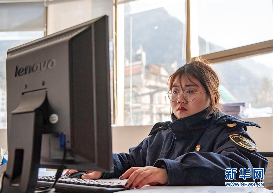 (新春走基層·圖文互動(dòng))(6)邊境口岸靜候春天