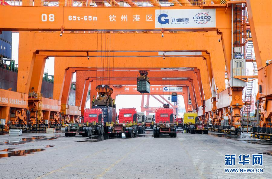 （圖文互動）（4）抓好防疫保暢，還管司機(jī)吃飯&mdash;&mdash;廣西欽州保稅港區(qū)服務(wù)企業(yè)復(fù)工見聞