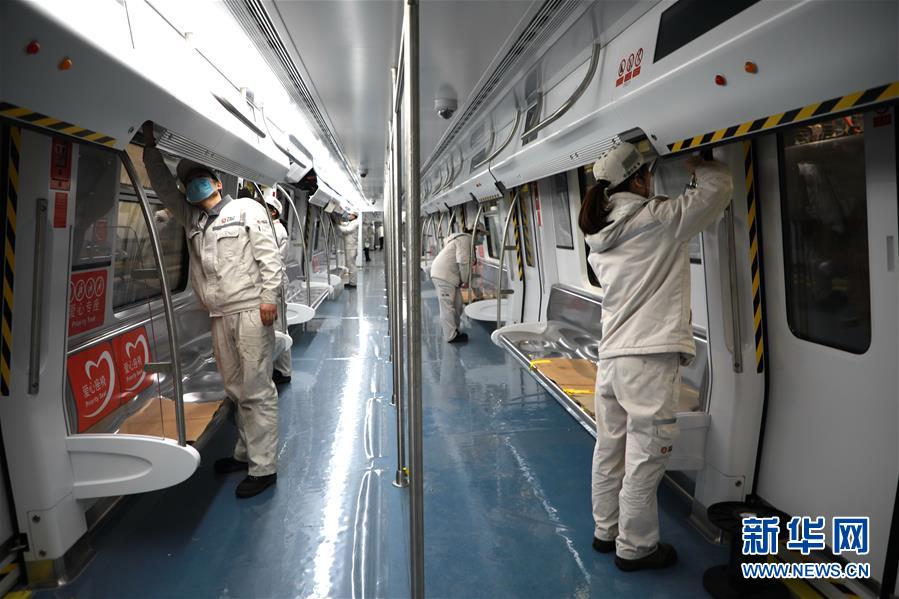 （圖文互動）（3）吃粉擼串，商圈&ldquo;打卡&rdquo;，動車出廠&mdash;&mdash;湖南&ldquo;標簽&rdquo;復(fù)蘇記