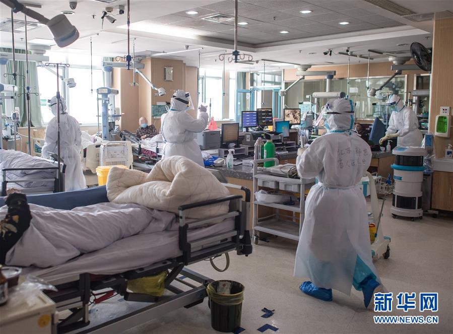 (新華全媒頭條·圖文互動)(2)磨難壓不垮 奮起正當(dāng)時——習(xí)近平總書記在統(tǒng)籌推進(jìn)新冠肺炎疫情防控和經(jīng)濟社會發(fā)展工作部署會議上的重要講話振奮人心凝聚力量