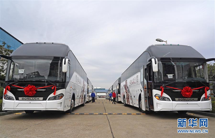 (新華全媒頭條·圖文互動)(7)磨難壓不垮 奮起正當(dāng)時——習(xí)近平總書記在統(tǒng)籌推進(jìn)新冠肺炎疫情防控和經(jīng)濟社會發(fā)展工作部署會議上的重要講話振奮人心凝聚力量