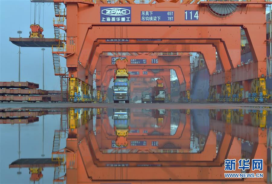 (新華全媒頭條·圖文互動)(14)磨難壓不垮 奮起正當(dāng)時——習(xí)近平總書記在統(tǒng)籌推進(jìn)新冠肺炎疫情防控和經(jīng)濟社會發(fā)展工作部署會議上的重要講話振奮人心凝聚力量