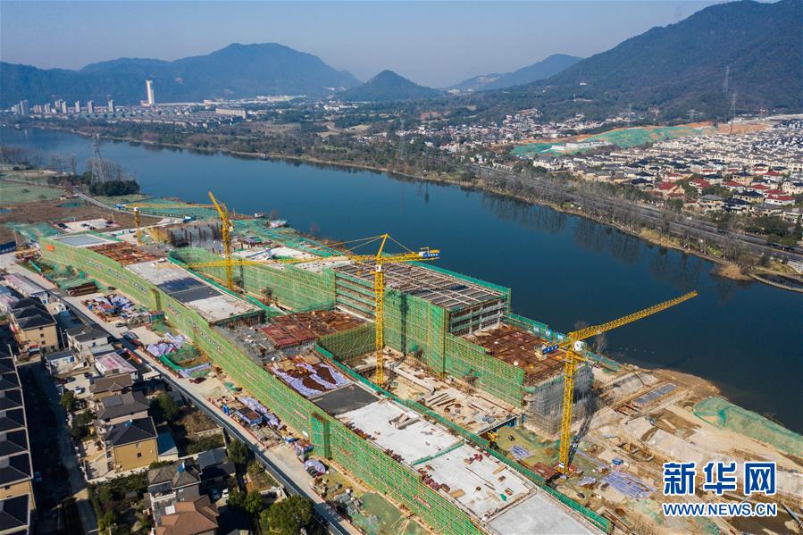 (新華全媒頭條·圖文互動)(16)磨難壓不垮 奮起正當(dāng)時——習(xí)近平總書記在統(tǒng)籌推進(jìn)新冠肺炎疫情防控和經(jīng)濟社會發(fā)展工作部署會議上的重要講話振奮人心凝聚力量