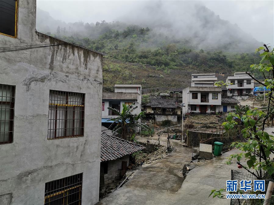 (決戰(zhàn)決勝脫貧攻堅(jiān)·圖文互動(dòng))(1)邊境線上起新居——桂西極貧縣山村走訪見聞