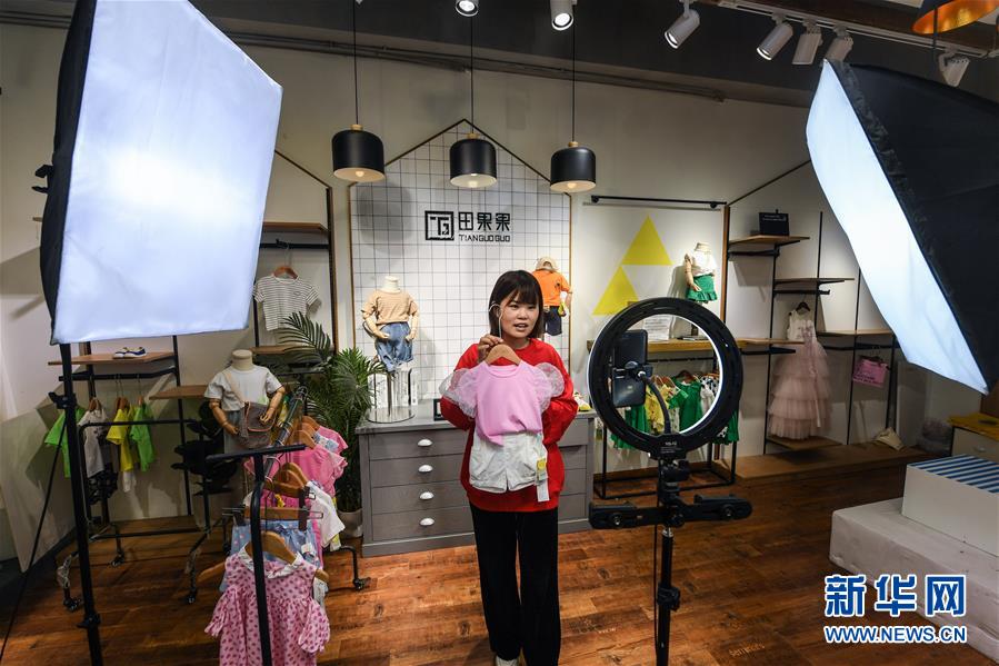 (新華全媒頭條·圖文互動(dòng))(4)沖寒已覺東風(fēng)暖——記習(xí)近平總書記在浙江調(diào)研疫情防控和復(fù)工復(fù)產(chǎn)