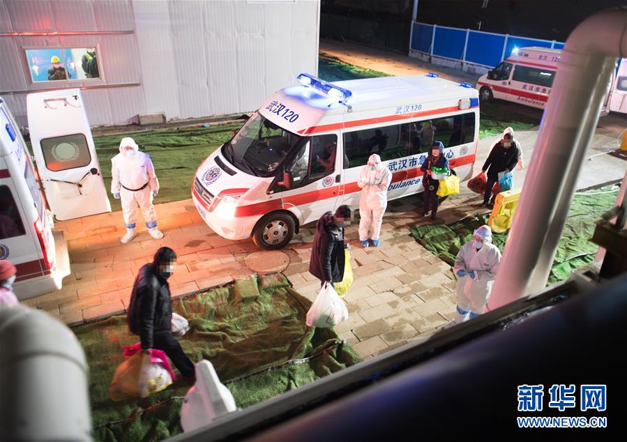 （聚焦疫情防控&middot;圖文互動(dòng)）（11）分秒必爭(zhēng)！一切為了治病救人&mdash;&mdash;中國抗疫生命至上的生動(dòng)實(shí)踐