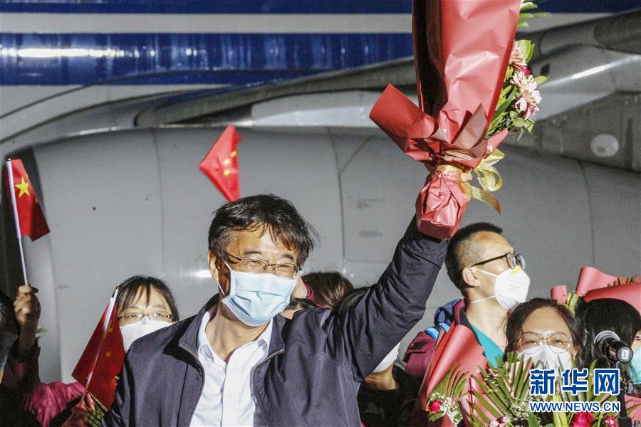 （聚焦疫情防控&middot;圖文互動(dòng)）（9）分秒必爭(zhēng)！一切為了治病救人&mdash;&mdash;中國抗疫生命至上的生動(dòng)實(shí)踐