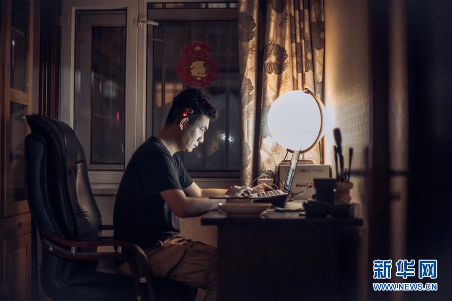 （在習(xí)近平新時(shí)代中國特色社會(huì)主義思想指引下&mdash;&mdash;新時(shí)代新作為新篇章&middot;習(xí)近平總書記關(guān)切事&middot;圖文互動(dòng)）（5）增強(qiáng)困難群眾對(duì)疫情影響的抵抗力