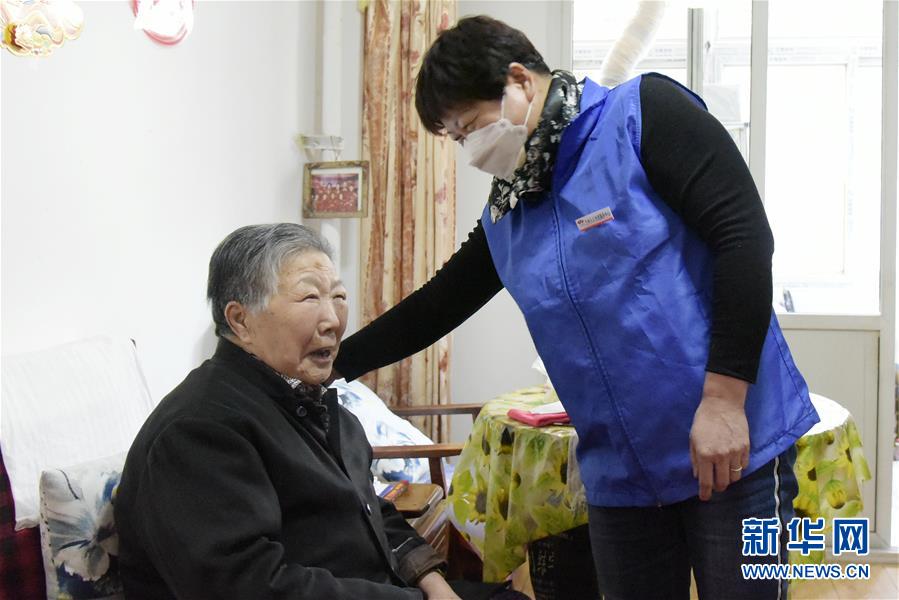 （在習(xí)近平新時(shí)代中國特色社會(huì)主義思想指引下&mdash;&mdash;新時(shí)代新作為新篇章&middot;習(xí)近平總書記關(guān)切事&middot;圖文互動(dòng)）（7）增強(qiáng)困難群眾對(duì)疫情影響的抵抗力