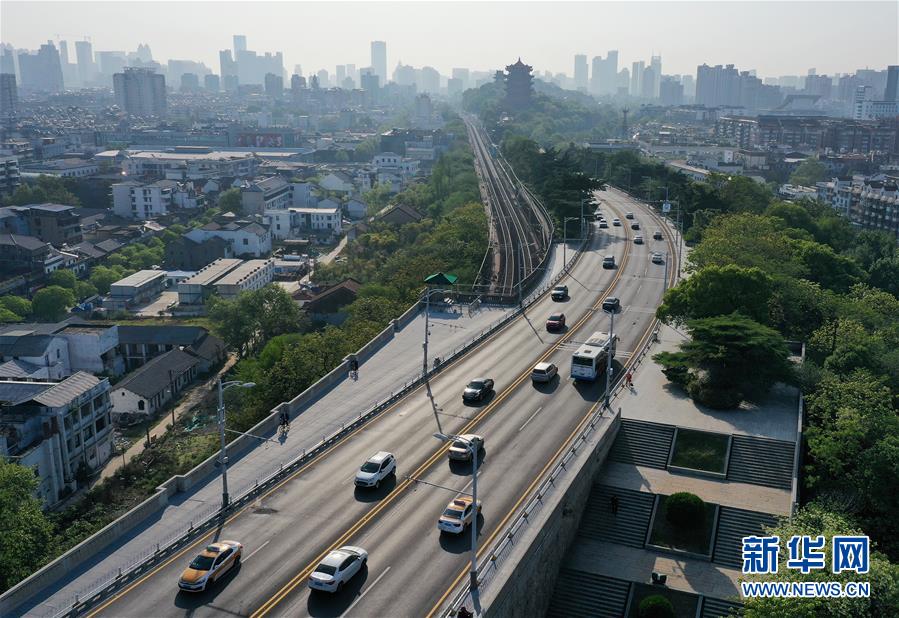 （新華全媒頭條&middot;圖文互動）（13）從人民中汲取磅礴力量&mdash;&mdash;習近平總書記同出席2020年全國兩會人大代表、政協(xié)委員共商國是紀實