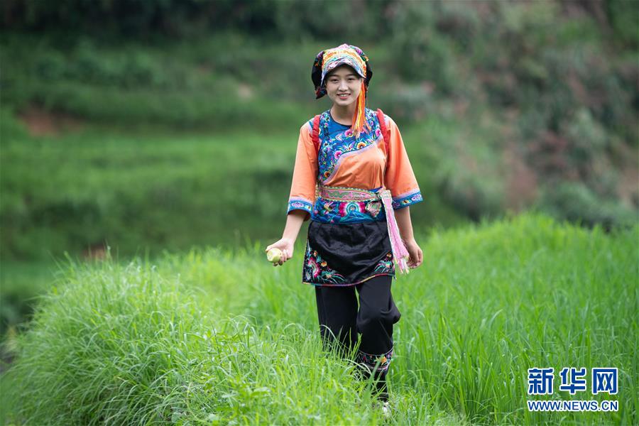 （新華全媒頭條&middot;走向我們的小康生活&middot;圖文互動）（4）那山，那人，那苗寨&mdash;&mdash;十八洞村三代人的奮斗史