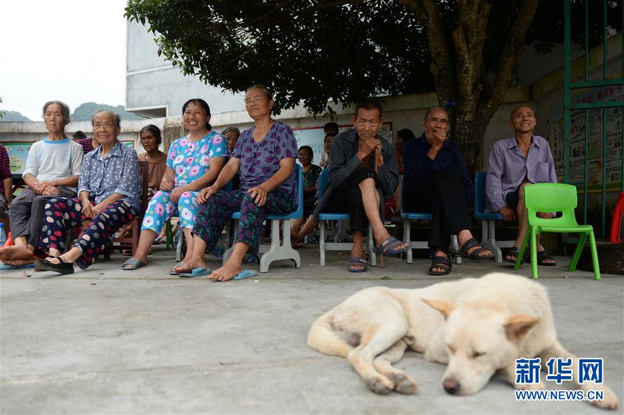 (在習(xí)近平新時(shí)代中國(guó)特色社會(huì)主義思想指引下——新時(shí)代新作為新篇章·習(xí)近平總書記關(guān)切事·圖文互動(dòng))(8)遮風(fēng)雨 送安穩(wěn)——受災(zāi)群眾轉(zhuǎn)移安置中的暖心故事